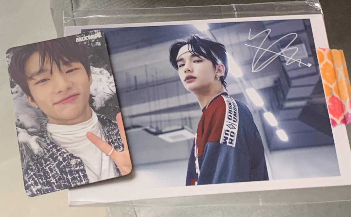 k0ushie1's tweet photo. anywayss big big thanks to kak @97JAECITY udah bantuin si bocil pulanggg :( also the freebies makasi bangettt🫶🏻 https://t.co/F62sW9Aasg