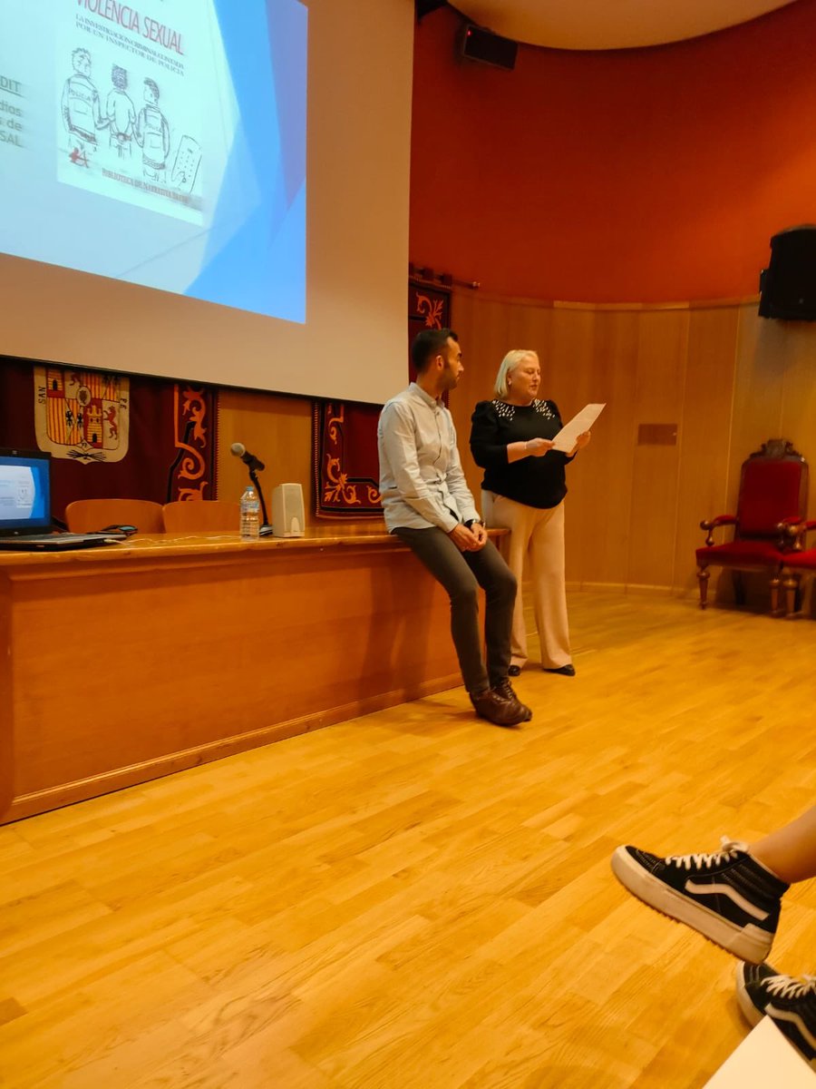 Intervenir con mujeres y niñas víctimas de #ViolenciaSexual requiere de especialización e implicación de los profesionales. Aquí no ha lugar a los fallos, en la forma de segundas victimizaciones. Se busca la excelencia y el trato exquisito.

Siempre #PorEllas