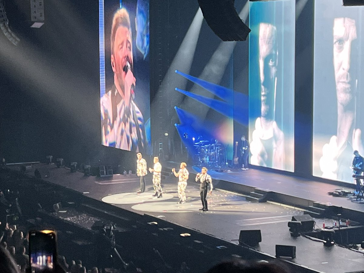 kellyk6891's tweet photo. My Grandma still going to concerts age 88 🥰 @westlifemusic amazing as always 💞💞 xxx https://t.co/KnUKm8Qwf7