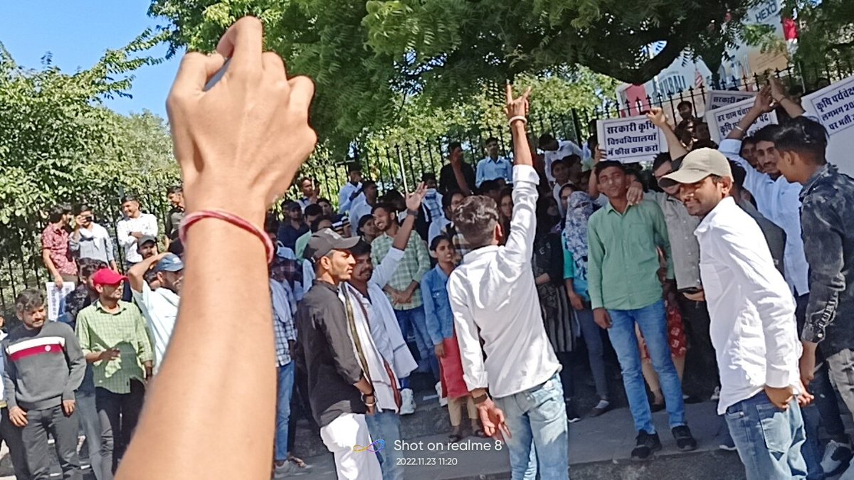 MhakalLover1's tweet photo. न फर्क हो जाति या वर्ग का।

हमारा संघर्ष कृषि छात्रों के साथ होने वाले अन्याय और भेदभाव के विरुद्ध है। और हम लड़ते रहेंगे ताकि फिर से किसी कृषि छात्र के साथ अन्याय न हो
#कृषि_पर्यवेक्षक_भर्ती_जारी_करों
#ReleaseAgricultureSupervisorVacancy
@RajCMO
@lalsot_rajesh https://t.co/XRTnNhAYyj