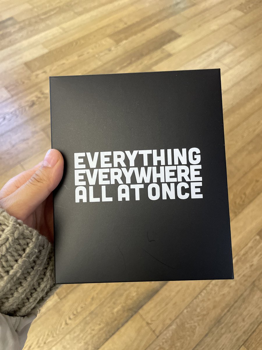 ttetteworld's tweet image. 에에올 명대사집 받았습니다 👀🪨 EverythingEverywhereAllAtOnce