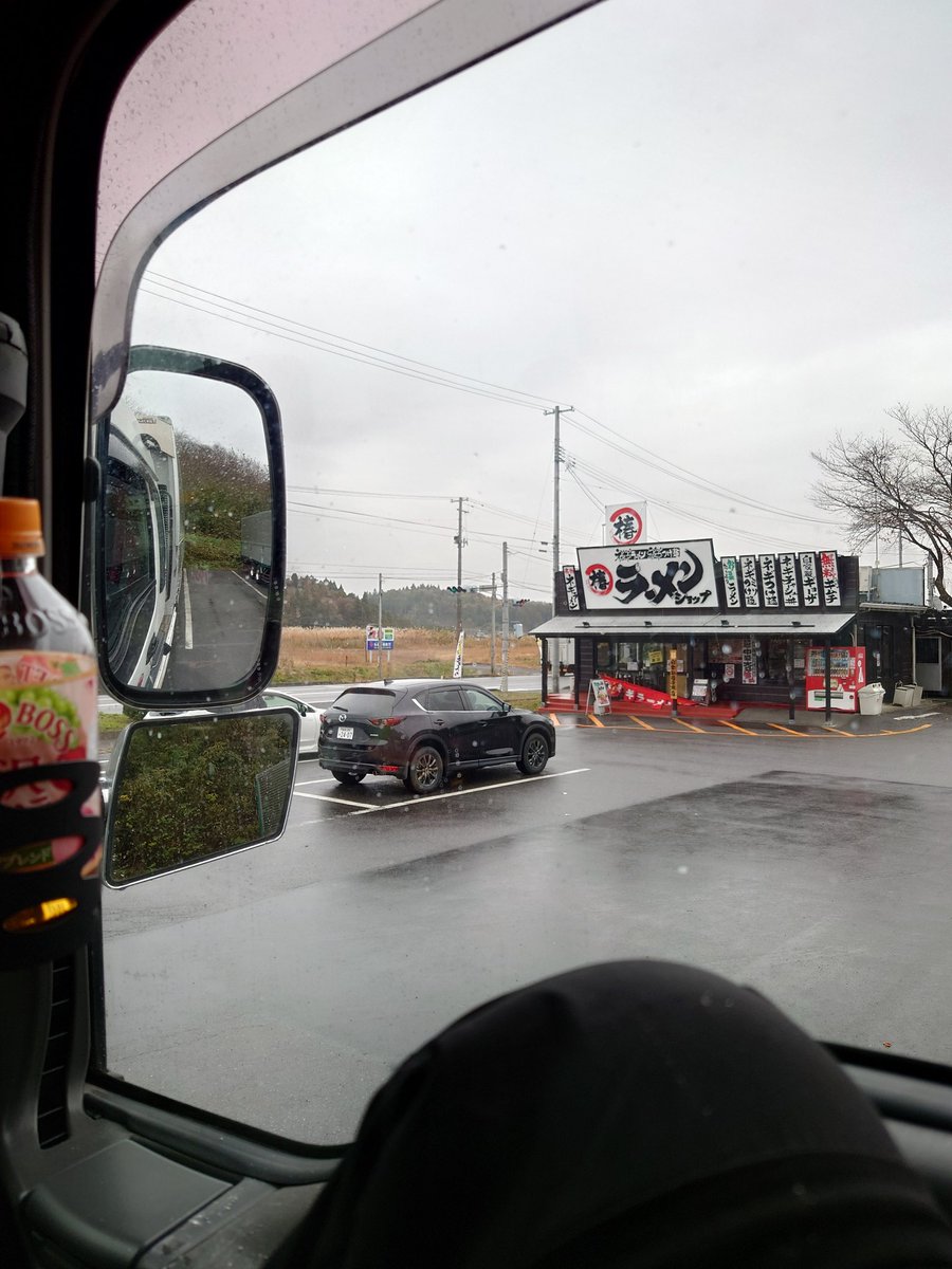AXE06LtAFbt54PC's tweet photo. 皆さん　お疲れ様です～今日のＲ４走ると～
ラ〜メン~マン変わっちまった～(笑)
途中タシロさんスライドありがとうm(_ _)m　
ごめんなさいね～

お決まりのラ〜メン～
またシヨウトグランド
もありがとうございます～
　
今茨城県～は　五霞到着です　皆さんご安全に(≧∇≦)b https://t.co/lPLwSHsFK7
