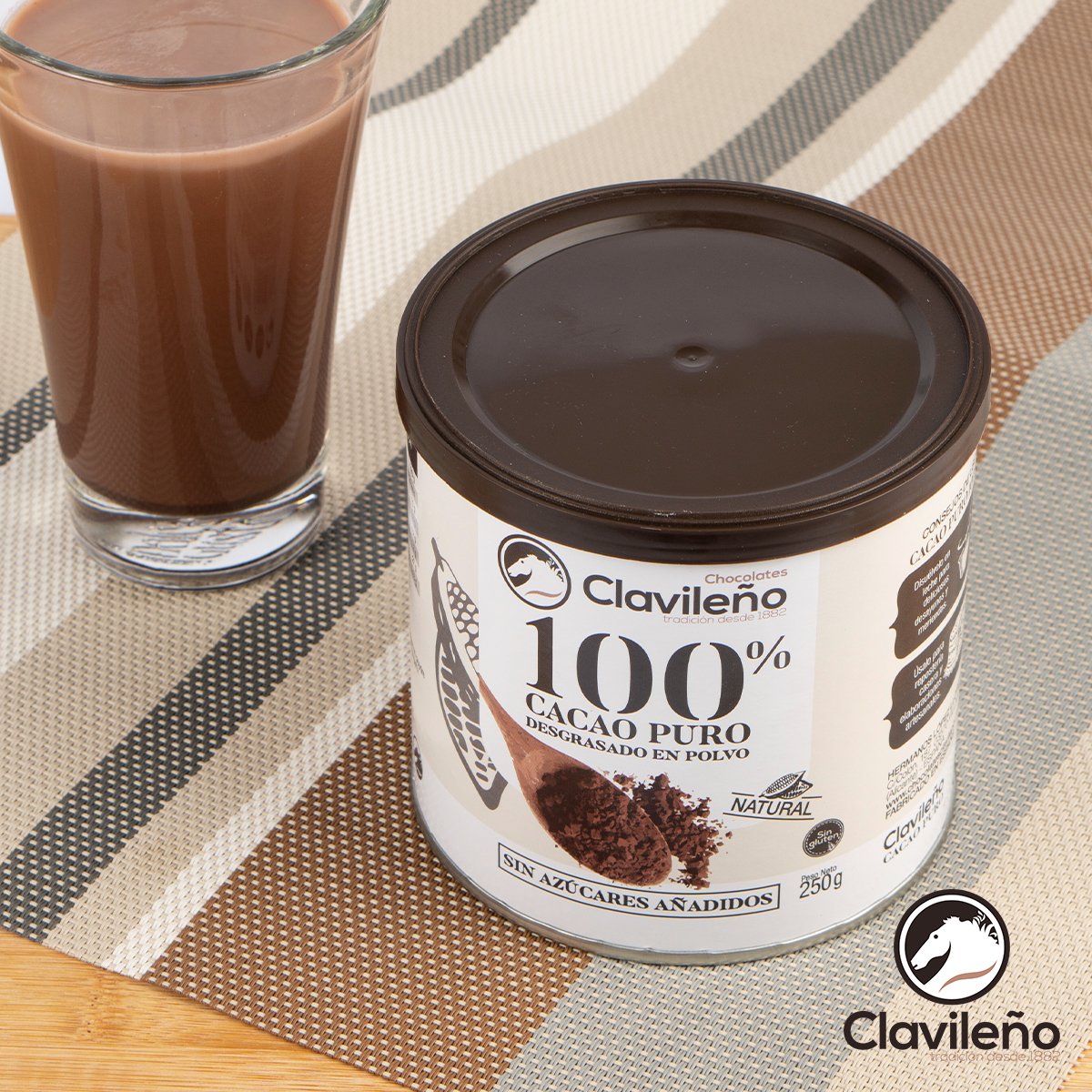 ¡Buenos días! 😍 Ya es mitad de semana y oficialmente ha llegado el #fresquito ❄️ ¿No os tomaríais para #desayunar un vaso de nuestro #Cacao puro 100% para entrar en #calor?
RT si te lo tomarías ya 😏
Fav si esperas a esta noche 🥰

#chocolatesclavileño #chocolate #miercoles
