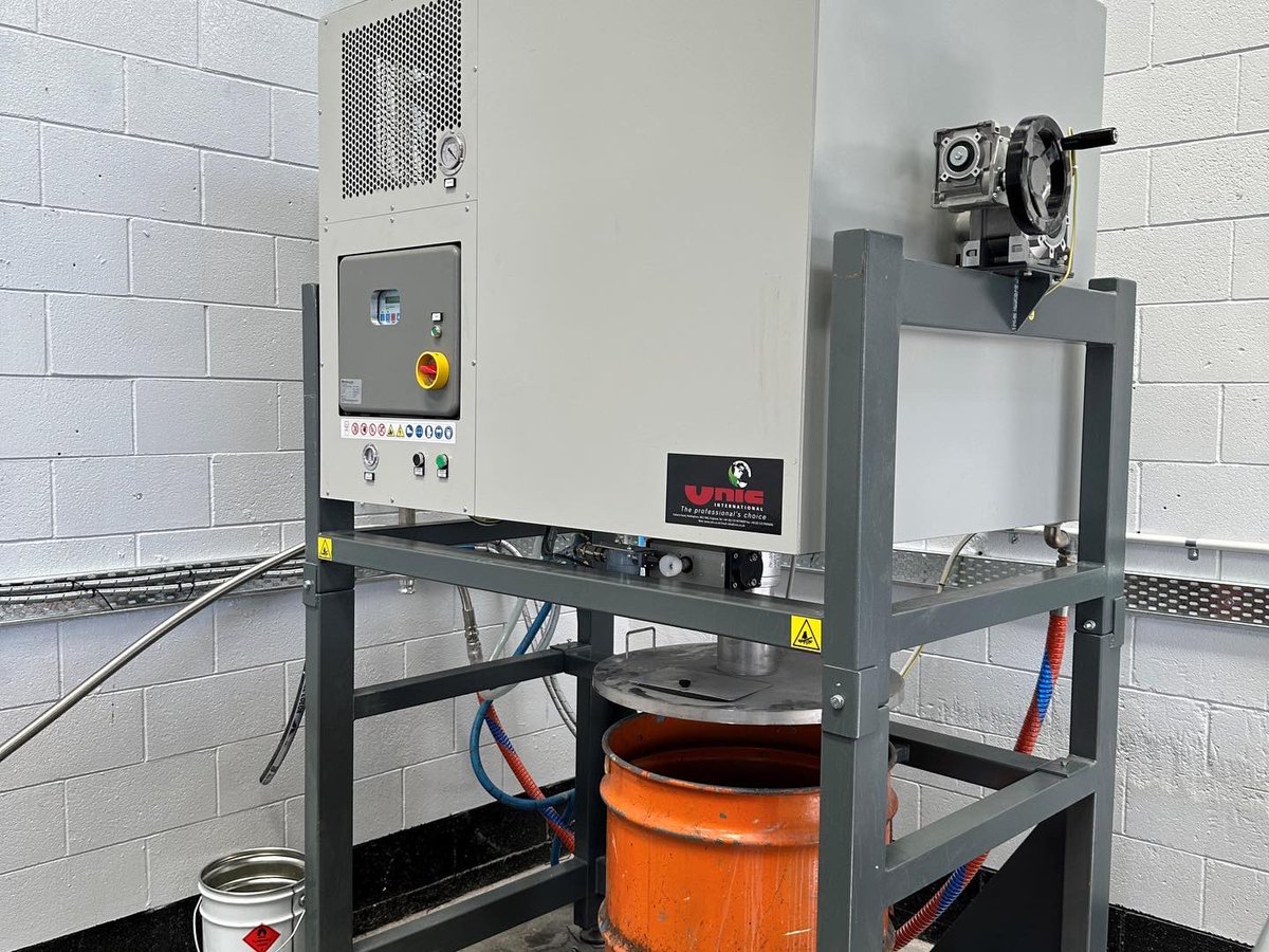 UnicInternation's tweet photo. 200ltr fully automatic solvent recycler commissioned at PPG Mt Wellington, Auckland. 

This solvent recycler works inconjcuntion with the paint vat washing system. 

Recycle you know it makes sense! ♻️

#wastereduction #solvents #export #ukmanufacturing #paint https://t.co/GzKK1udOdy