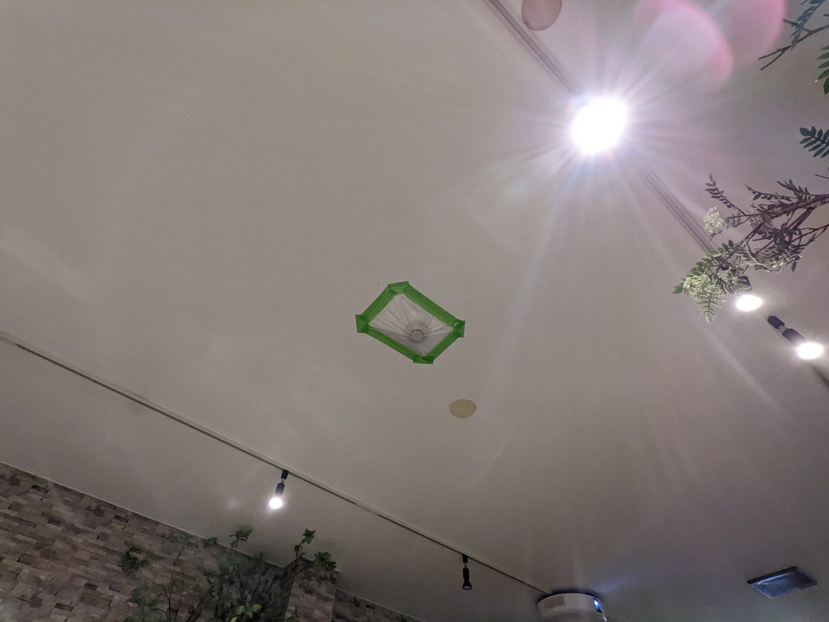 室内で焚火できるやばいビル来てる。