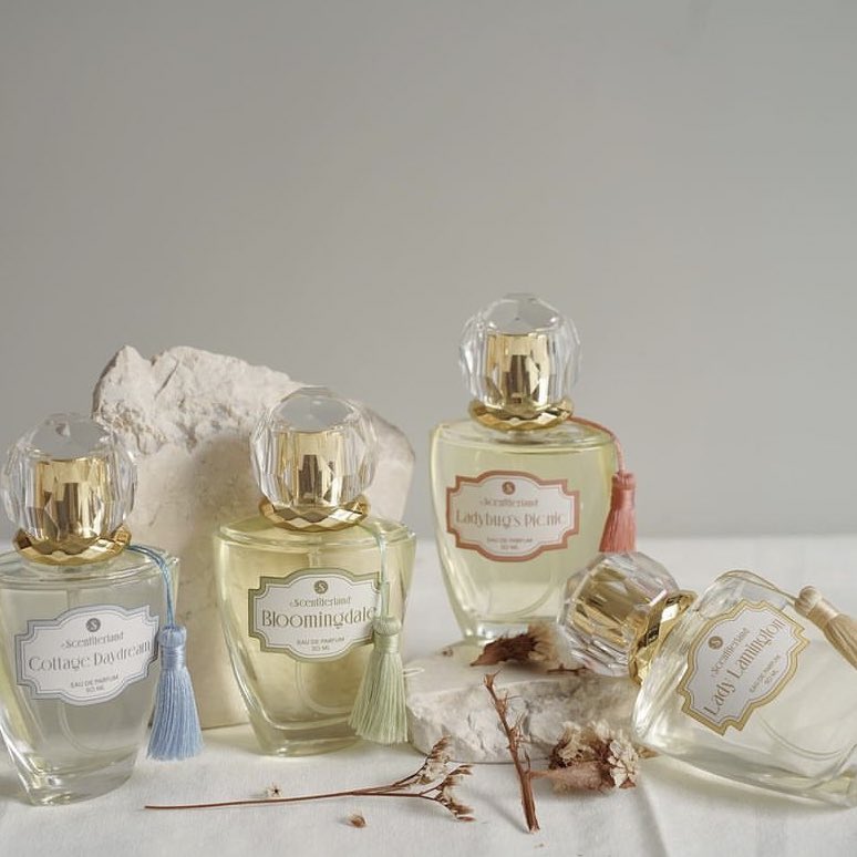 nocturnalcutie's tweet photo. Guys look at this local perfume brand! 

Cantik bangeeeet.
Their feeds, their packaging, their bottle 🥺

ini scentderland on instagram✨ https://t.co/HCSWLofLFJ