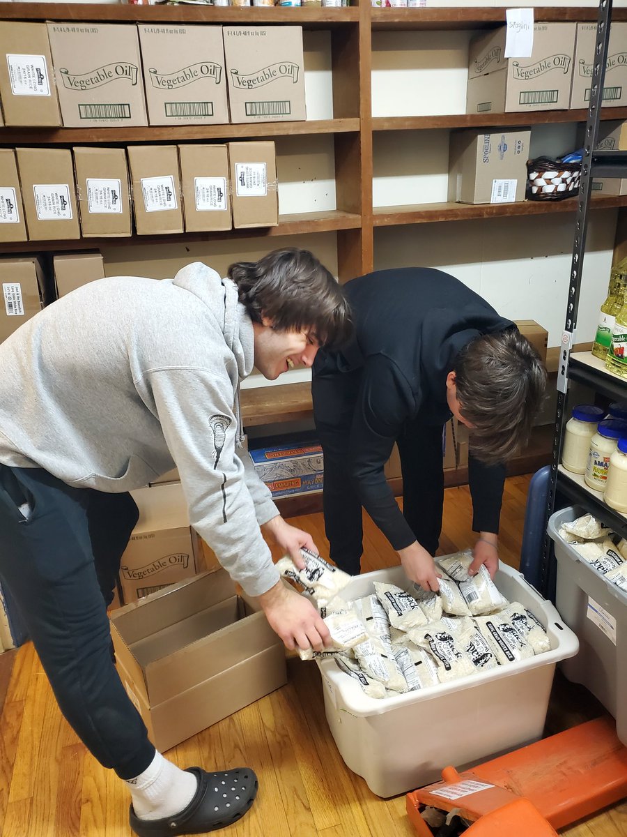 adanonlax's tweet photo. Tonight some of our student-athletes participated in community service at the Loaves and Fishes Food Pantry helping families with their holiday meals.
Giving back to our community is a pillar of our culture and program.
#semperanticus
#pantervibesonly https://t.co/oqrxd9uXu3