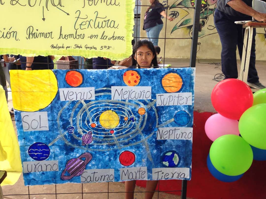 LICEOANAMARIAC's tweet photo. 5to. Año, Sección B, representó a nuestra comunidad anacampista, con el destacado equipo de estudiantes: Johanny Romero, Auris Rincón y Livy Álvarez, bajo la tutoría del Profesor Yobanis Aguirre, Docente de Química y CRP Elaboración de productos químicos caseros. Enhorabuena! https://t.co/SDJoksatgA
