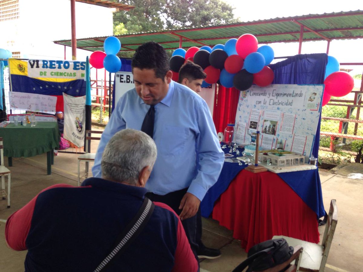 LICEOANAMARIAC's tweet photo. 5to. Año, Sección B, representó a nuestra comunidad anacampista, con el destacado equipo de estudiantes: Johanny Romero, Auris Rincón y Livy Álvarez, bajo la tutoría del Profesor Yobanis Aguirre, Docente de Química y CRP Elaboración de productos químicos caseros. Enhorabuena! https://t.co/SDJoksatgA