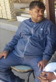 هذا البرميل جالس ينظر بأنه عمل المدونة السلوكية- حسب قولة - لأن القانون من 40 سنة يلزم بوجودها!!
الغى الدستور بجرة قلم وحوثن الوظيفة العامة وسرق مرتبات مليون موظف ثم يتحدث عن مدونة إرشادية غير ملزمة في الاساس 
تصوروا هذا الأمي القانوني هو رئيس اللجنة العدلية !!!
رب اقم الساعة