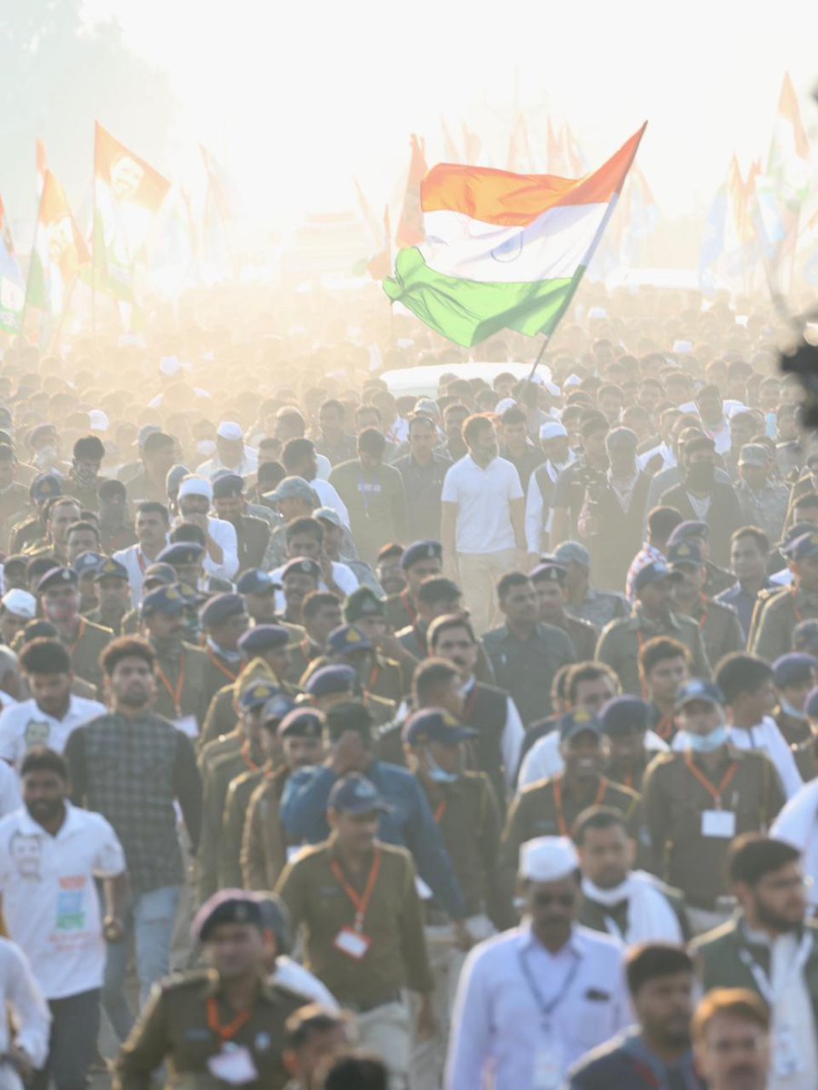 INCIndia's tweet photo. वाह मध्यप्रदेश... कमाल कर दिया आपने।

#BharatJodoYatra के स्वागत में सड़कों पर दिल खोलकर उतरा है भारत का 'दिल' https://t.co/7XYMGtKL8M