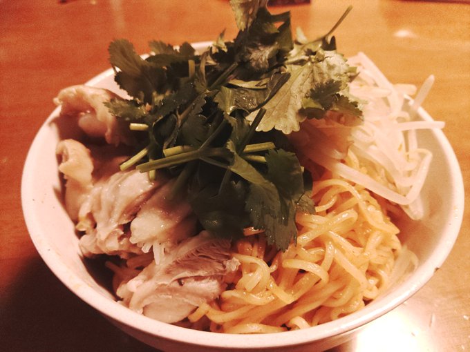 都内某店のレシピをパクったつもりがいつの間にか自分で作るほうが美味しくなってしまったトムヤム油そば 