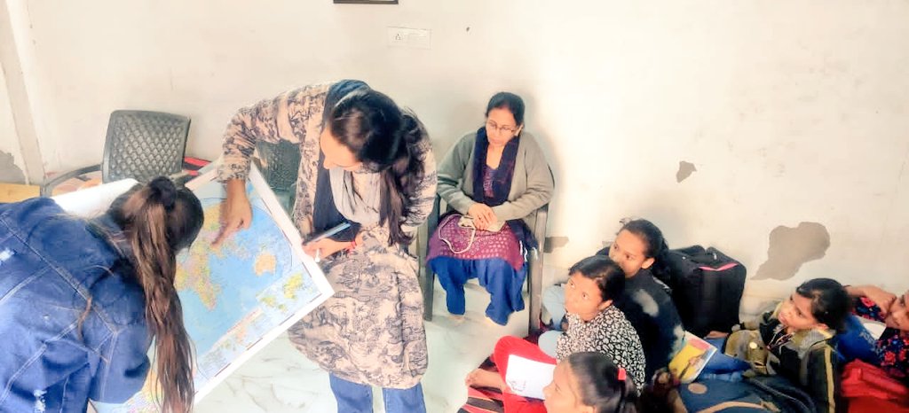 ChitraSarwara's tweet photo. जब कुछ सिखाने के लिए चलते हैं तो खुद कुछ सीख कर भी आते हैं।
#IdrishFoundation टीम और बच्चों के साथ बिताए 2 घंटे कैसे बीत गए पता नहीं चला। आशा हैं उन्होंने भी ये वर्कशॉप एंजॉय करी :) https://t.co/zJ26tKbEkV
