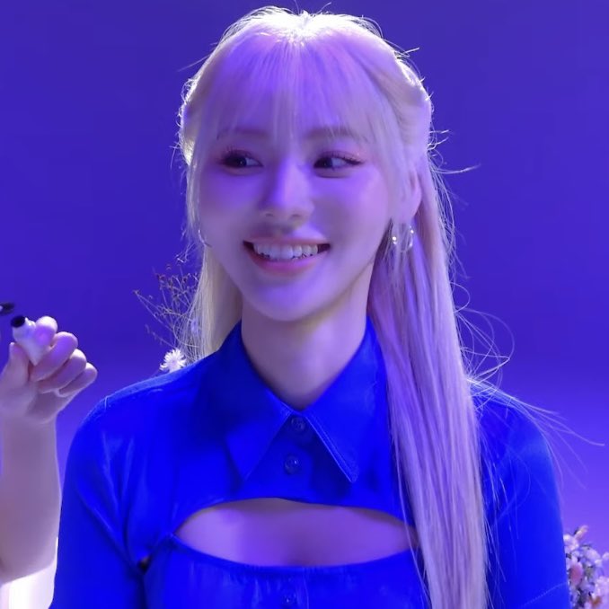 jinsoul hourly tweet media