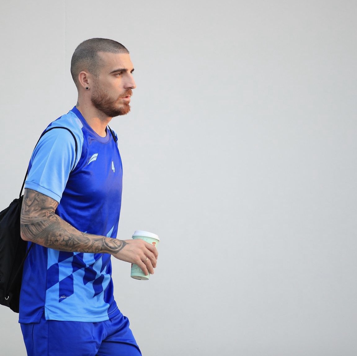 91Velez's tweet photo. ⚽️⚽️🇦🇪☕️#preseason #emiratos https://t.co/THntslH9sr
