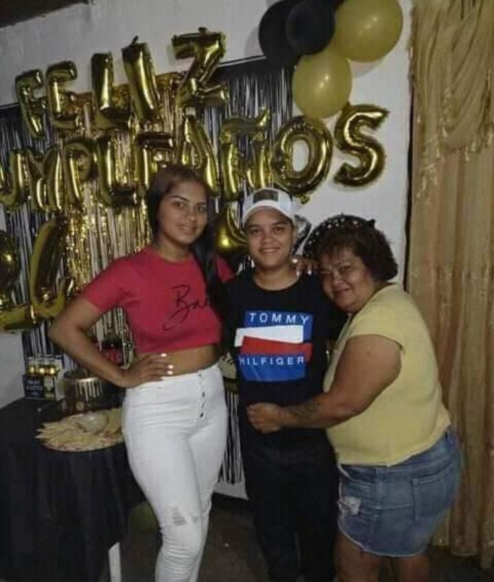 RamonVeliz's tweet photo. Estas mujeres son las protagonistas del video en el que maltratan y abusan de un niño. Este material audiovisual se ha hecho viral desde muy temprano en redes sociales https://t.co/wfpdCWi7A5