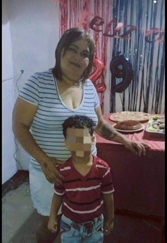 RamonVeliz's tweet photo. Estas mujeres son las protagonistas del video en el que maltratan y abusan de un niño. Este material audiovisual se ha hecho viral desde muy temprano en redes sociales https://t.co/wfpdCWi7A5