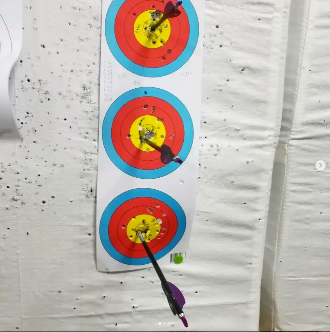 VaneTecInc's tweet photo. Great Job as always #archerashley1
#vanetecvanes
New #roguebowstrings + a new rest = a reallllly good practice!!!!! (This is a used target face) #vanetecvanes #bowfingerarchery 
https://t.co/f88TaIiVT1 https://t.co/OZhyFhPOTr