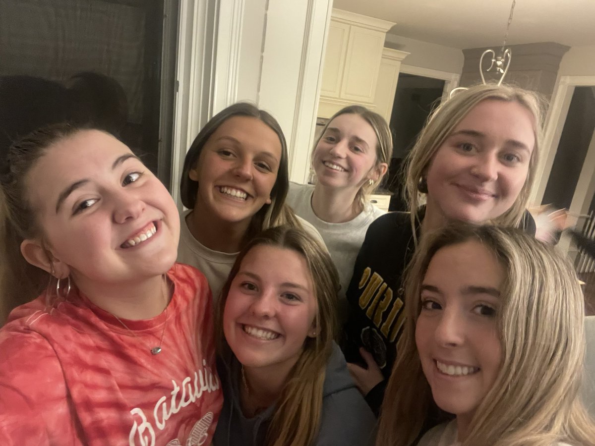 jvbbnation's tweet photo. @BHS_GirlsBsktbl old jvbbnation is looking for a pick up match over winter break….. you want the smoke?? https://t.co/o3sAxqzmlU