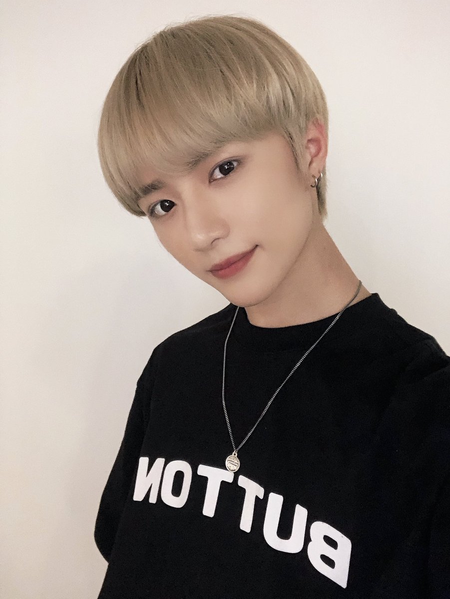 beuverse's tweet photo. ⋆｡˚ 𝑏𝖾𝖾𝗉 𝑏𝖾𝖾𝗉 … it's 𝐁𝕃U𝐄 𖦹 𝕊♡U𝐋𝕊 ☁️ ׅ۬ 𝅄 #jiwoon'𝚜 𝚗ew 𝚞pdate !

my #𝘳edꫢ𝘴eāsons with @Delilahvlog fueron definitivamente mis favoritas por mucho de estas #𝟺𝕊eas𝚘𝚗𝘴𐀶𝙵inale aunque debo decir que amé por completo todas, #𝚎𝚐o𝗍i𝚜ticꈊ best era. https://t.co/y4q72sqg0O