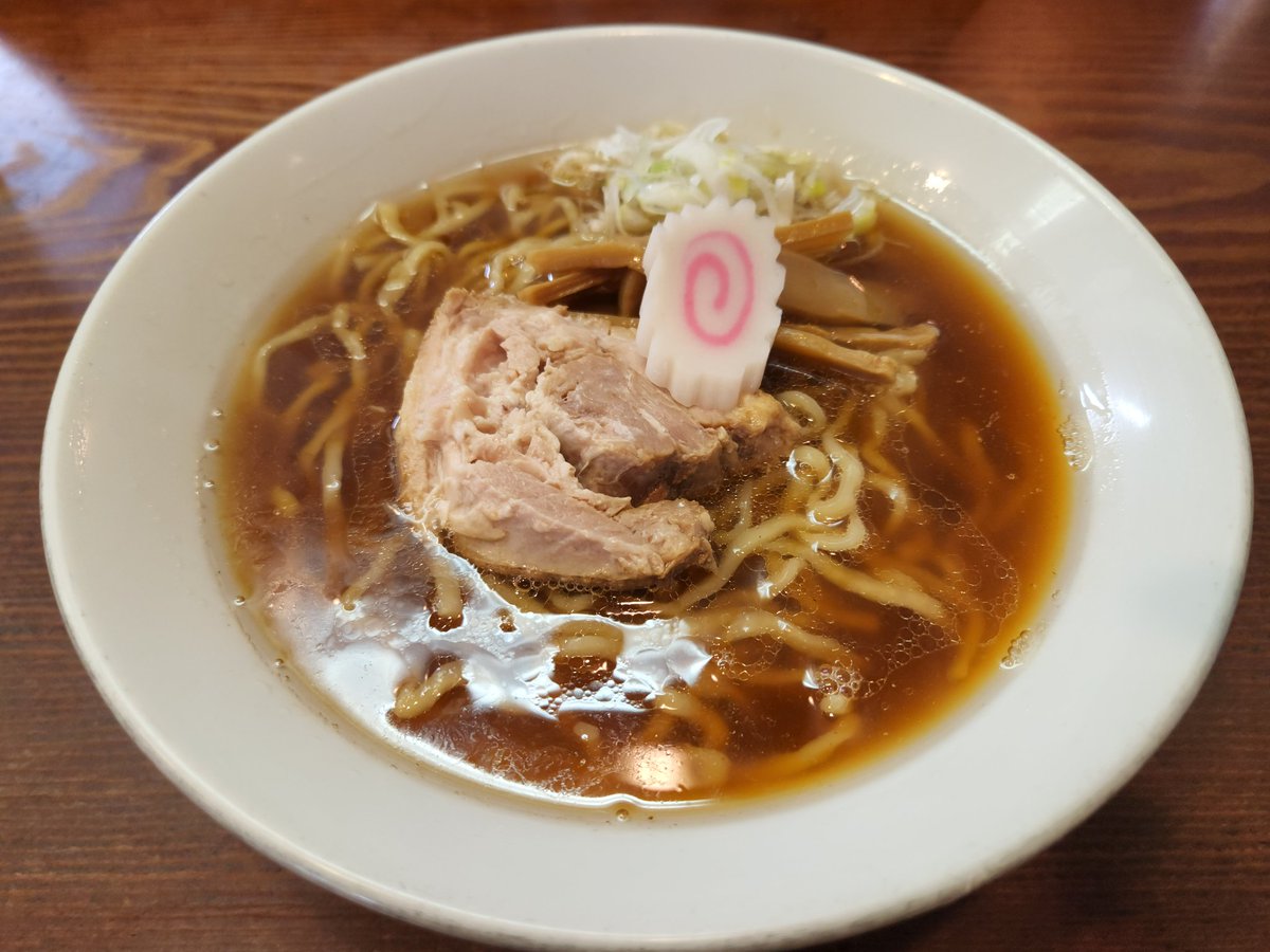 benben2106yanky's tweet photo. 土浦市☆良温♪酒田風中華そば♪ゆっくりと訪問ご当地ラーメンリスペクトにまんまと釣られた🎣ちょい待ちにて‼️アゴ出汁旨味の効いた醤油スープ激(,,•д•,,)ﾝﾏｯ!!プリプリの手もみ麺とベストマッチ💕ホロっと肉厚チャーシュー👍もぉ…何も言えねぇ…迷わず完食完飲‼️😍👌💯御馳走様でしたm(_ _)m https://t.co/RwotPbMpjk