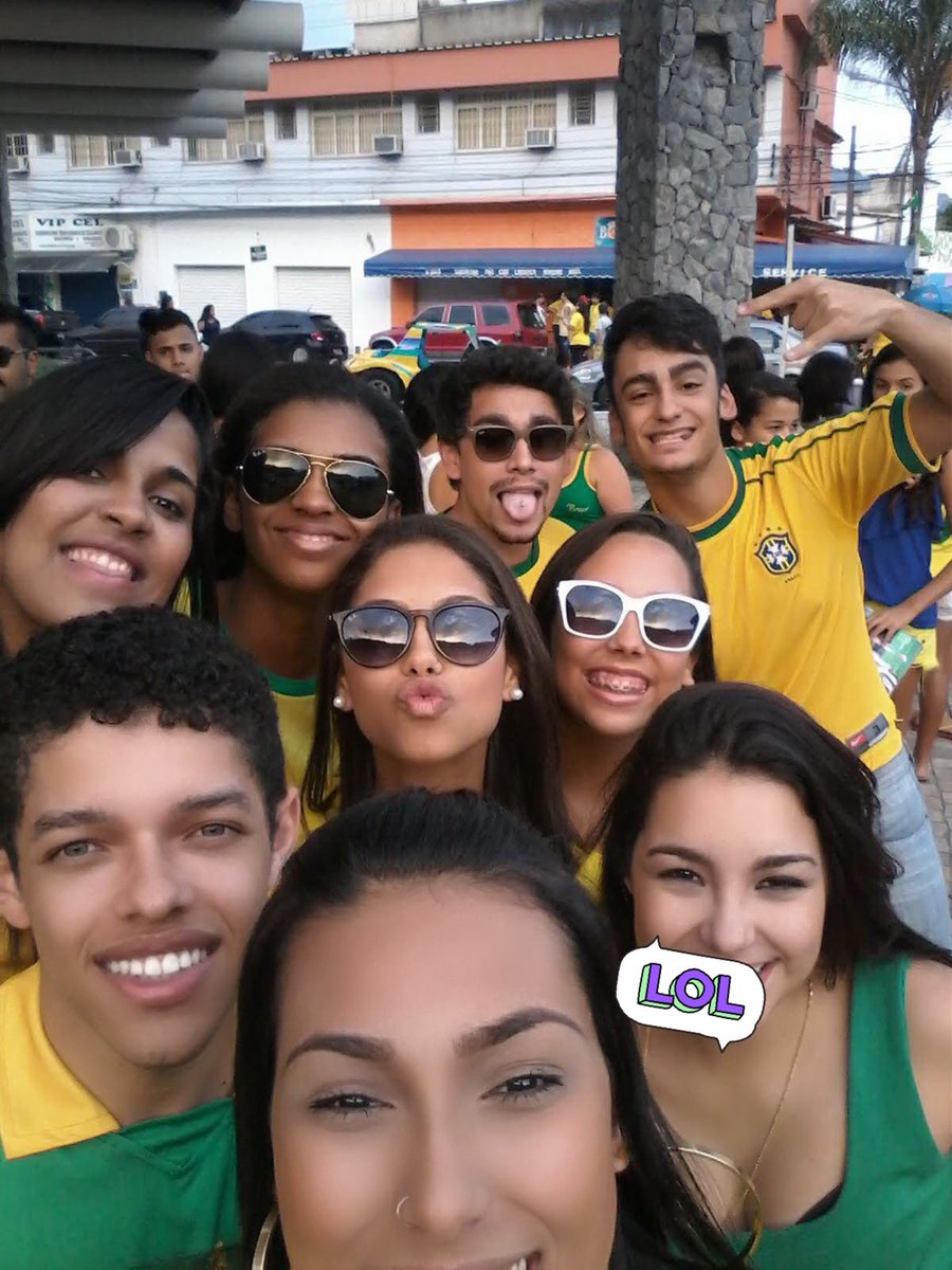 Saramaartins2's tweet photo. Que saudadeeeeee #copadomundo2014 https://t.co/5JIzB8KUkv