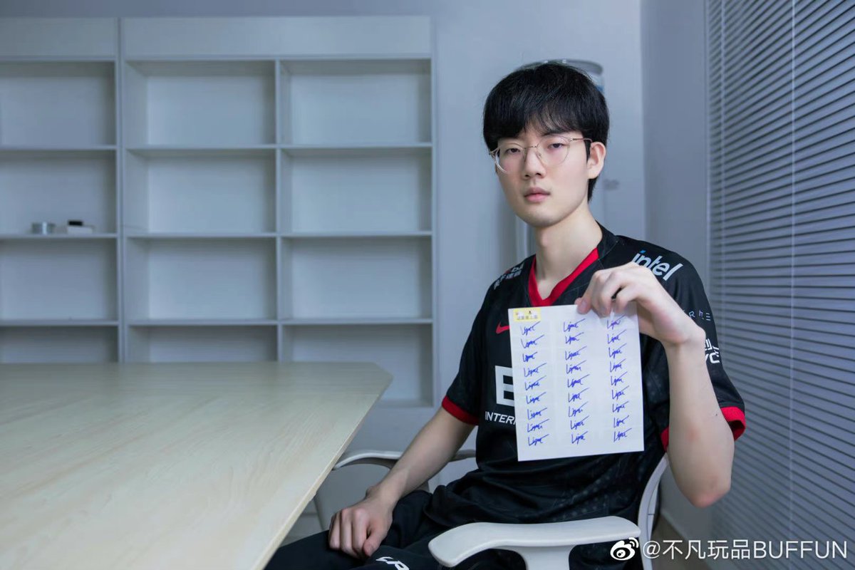 poseidonzf's tweet photo. I didn't cry, I actually cried.
I hope you shine even more! Good luck for 2023, I will always support wherever you go! https://t.co/wFCGK8GeqK