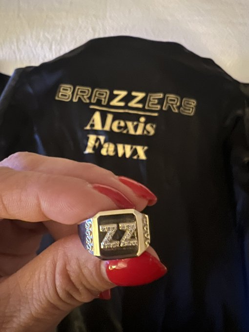 Best of the Best 🖤💛🖤💛 Thank you @Brazzers 😘 https://t.co/xZr5OA3z28<a class="tags" href="/tag/brazzers">@brazzers</a><a href="/tag/realloyalfans"class="tags"><span>#realloyalfans</span></a>