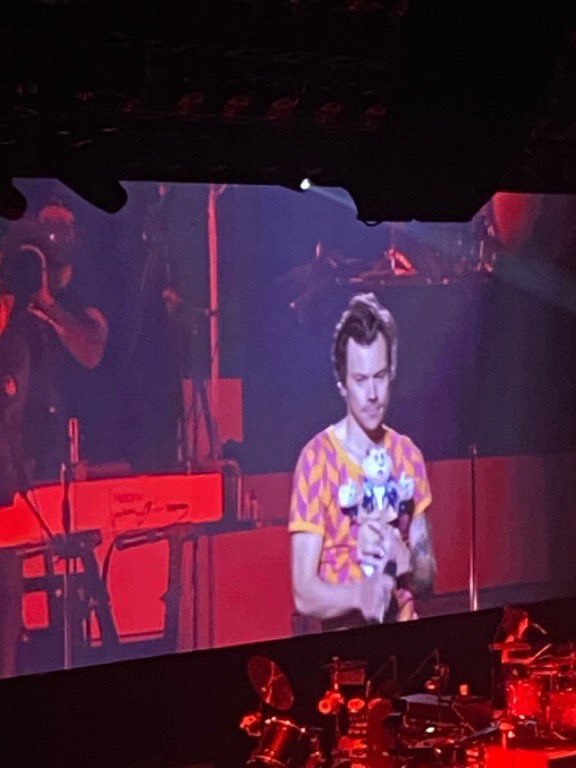 HarryMexOficial's tweet photo. HARRY ABRAZANDO A SU DR SIMI 😭😭🥹🇲🇽 ©owner

#LoveOnTourMonterrey 
MONTERREY IS HARRY'S HOUSE https://t.co/4DCy2dUpcy