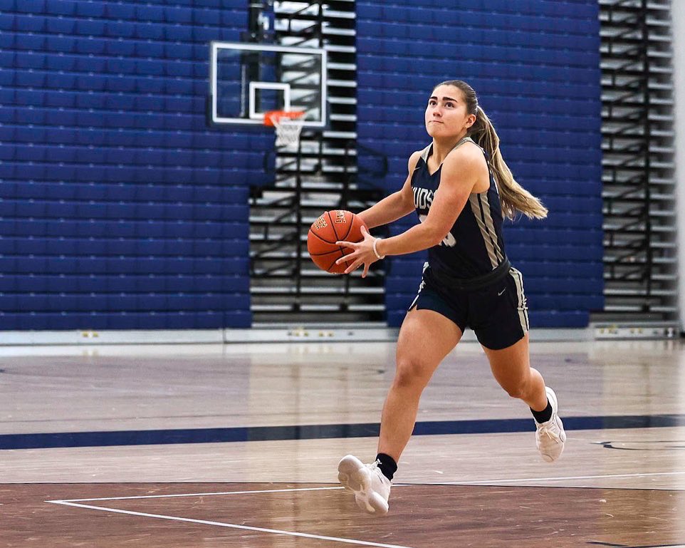 imagesbyLIA's tweet image. Hudson Girls Basketball is locked and loaded. 

Download photos of the Varsity photo shoot by going to:

legacyinaction.smugmug.com/Hudson-Raiders…

#RaiderPride
#LegacyInAction