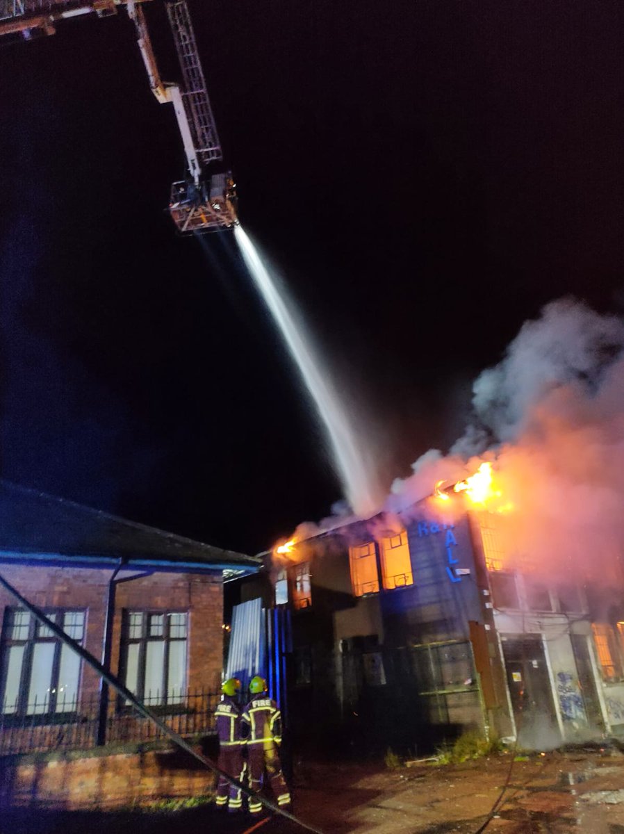 CorkCityFire's tweet image. 🚨 Blue Watch are currently having a busy night shift with numerous calls.
At 02.17 5 units responded to a well developed fire in the former R+H Hall offices and crews are still at the scene dampening down. 
#Cork #Fire