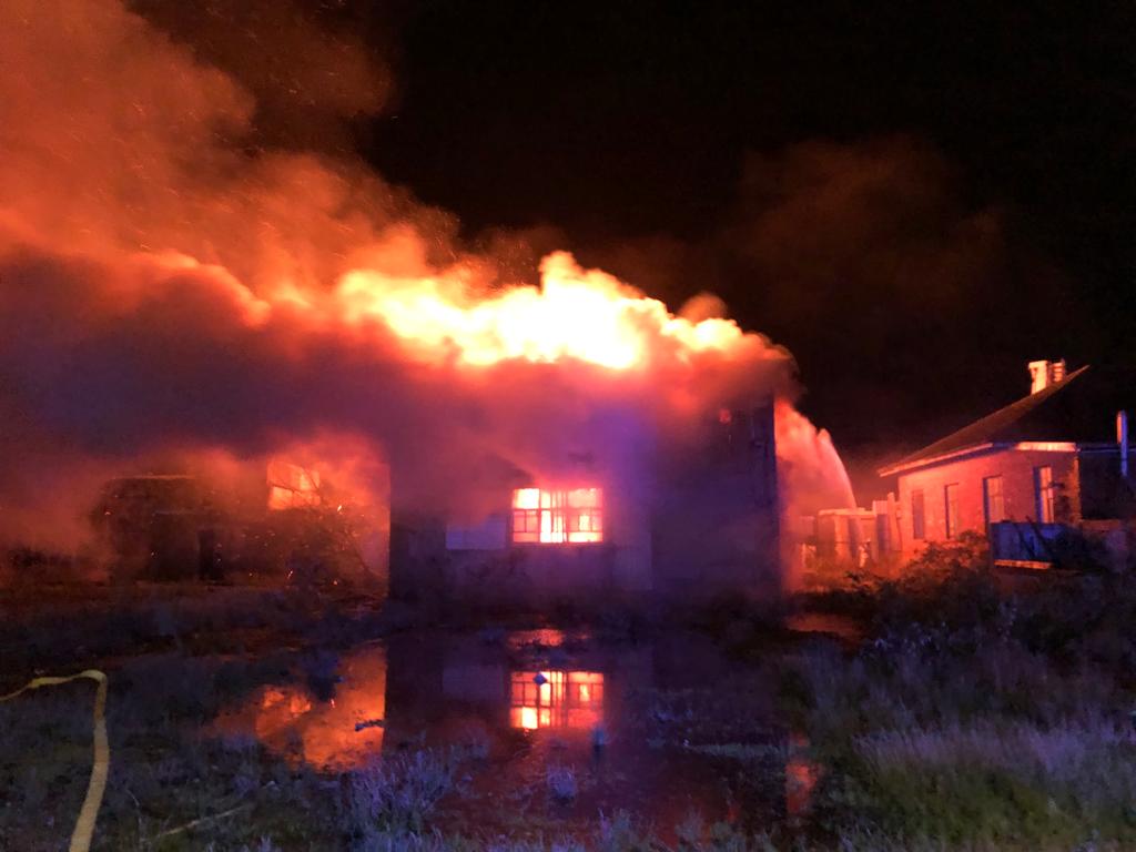 CorkCityFire's tweet image. 🚨 Blue Watch are currently having a busy night shift with numerous calls.
At 02.17 5 units responded to a well developed fire in the former R+H Hall offices and crews are still at the scene dampening down. 
#Cork #Fire