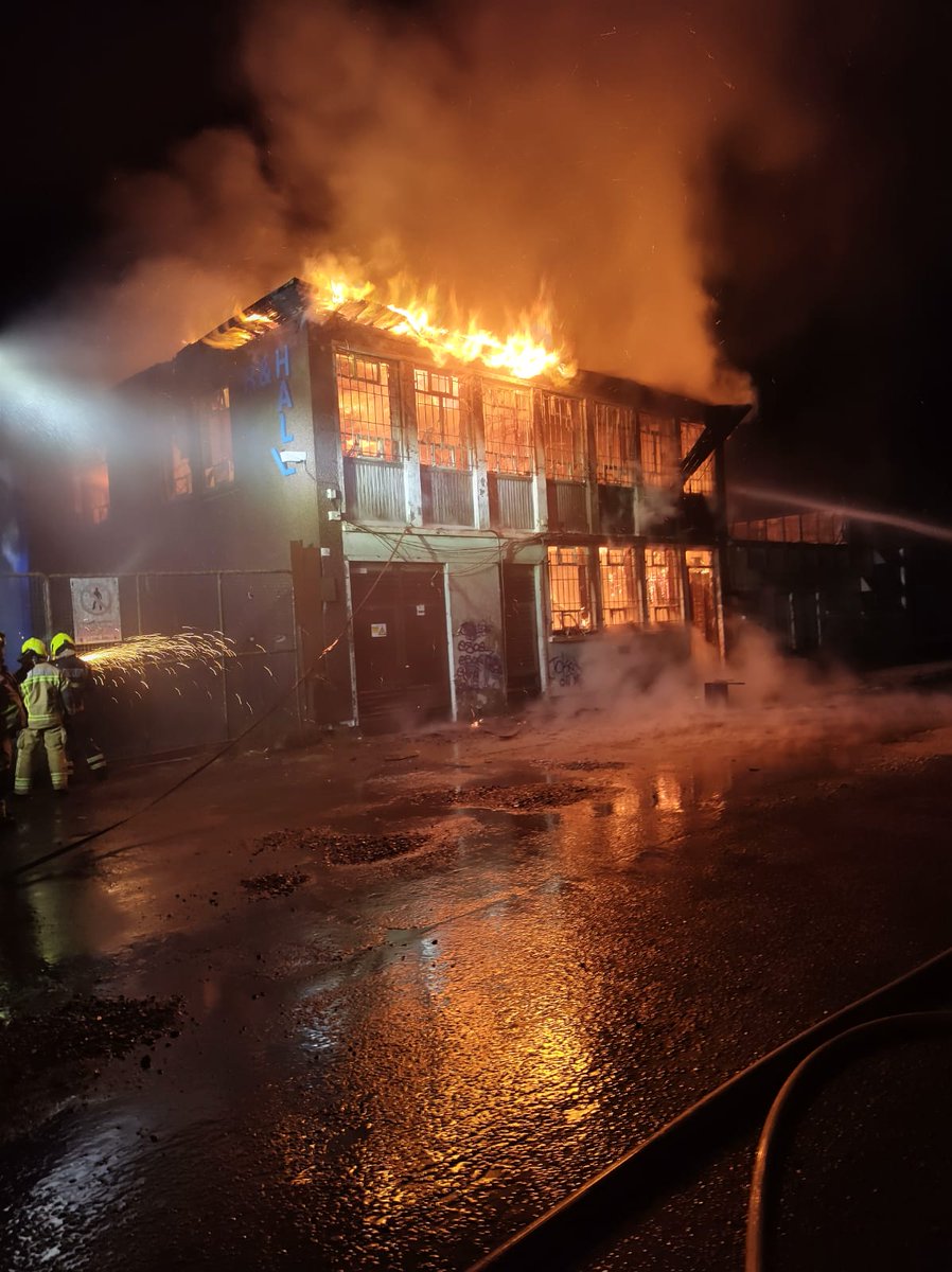 CorkCityFire's tweet image. 🚨 Blue Watch are currently having a busy night shift with numerous calls.
At 02.17 5 units responded to a well developed fire in the former R+H Hall offices and crews are still at the scene dampening down. 
#Cork #Fire