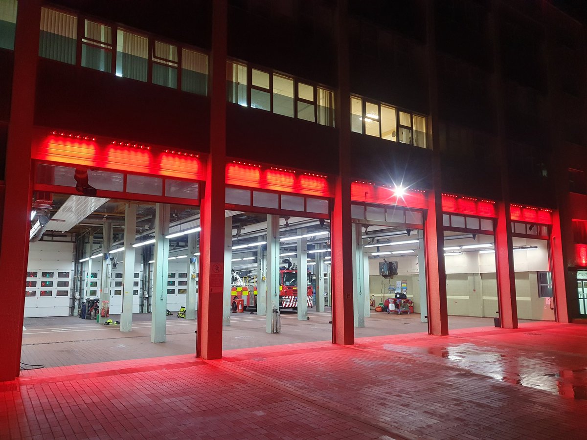 CorkCityFire's tweet image. 🚨 Blue Watch are currently having a busy night shift with numerous calls.
At 02.17 5 units responded to a well developed fire in the former R+H Hall offices and crews are still at the scene dampening down. 
#Cork #Fire