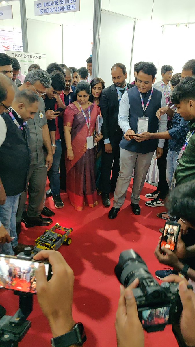 qtpiofficial's tweet photo. Thanks to @drashwathcn for visiting us at @blrtechsummit
2022 to encourage our QtSchool students ambassadors. 

#STEM #QtPi #drashwathnarayan #BTS #robotics #kids 

@startupindia @cbseindia29 @MpsIcse @ICSEschool @MAHE_Manipal @artparkindia @iiscbangalore @rnivruti @TVMohandasPai https://t.co/vUOEihVkRg