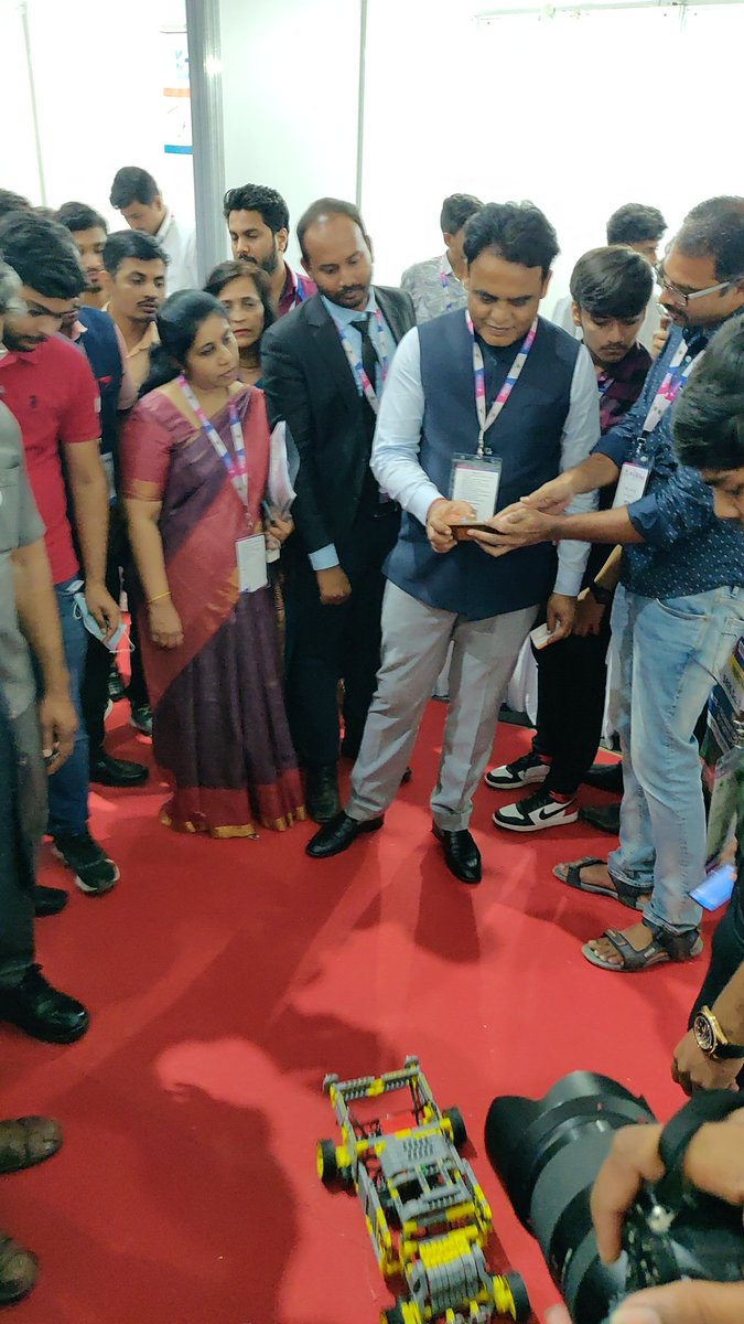 qtpiofficial's tweet photo. Thanks to @drashwathcn for visiting us at @blrtechsummit
2022 to encourage our QtSchool students ambassadors. 

#STEM #QtPi #drashwathnarayan #BTS #robotics #kids 

@startupindia @cbseindia29 @MpsIcse @ICSEschool @MAHE_Manipal @artparkindia @iiscbangalore @rnivruti @TVMohandasPai https://t.co/vUOEihVkRg