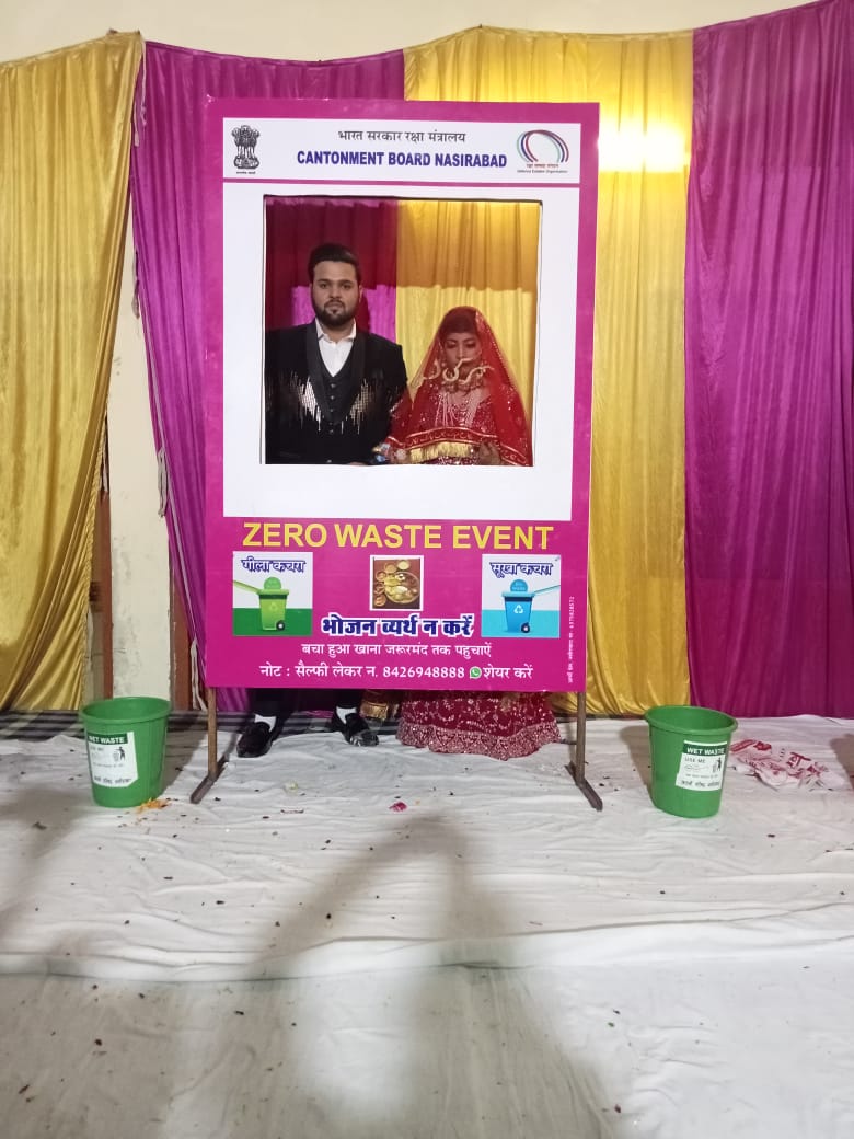 cbnasirabad's tweet photo. छावनी परिषद नसीराबाद द्वारा कम्युनिटी हॉल और अन्य आयोजनों में भोजन व्यर्थ न हो इसके लिए सेल्फी प्वाइंट तैयार कर जनता को जागरूक किया जा रहा है। 
सीईओ उमेश पारीक IDES ने सभी से इसे अपनाने और सभी को जागरूक करने की अपील की है
@RakshaSampada @aajayced1001 @sonamley @adgcantts_dgde https://t.co/2U9IUXHevI