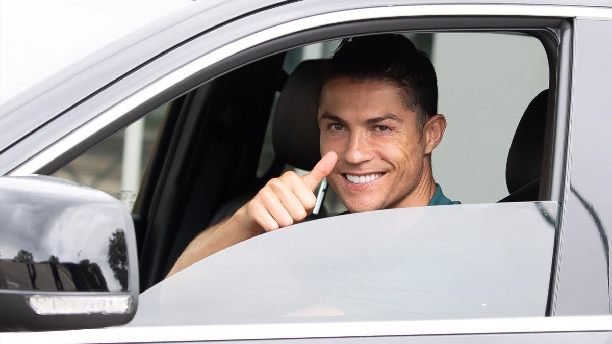JUST IN.
Ronaldo arrived at Istana Negara since he is unemployed now #PM10