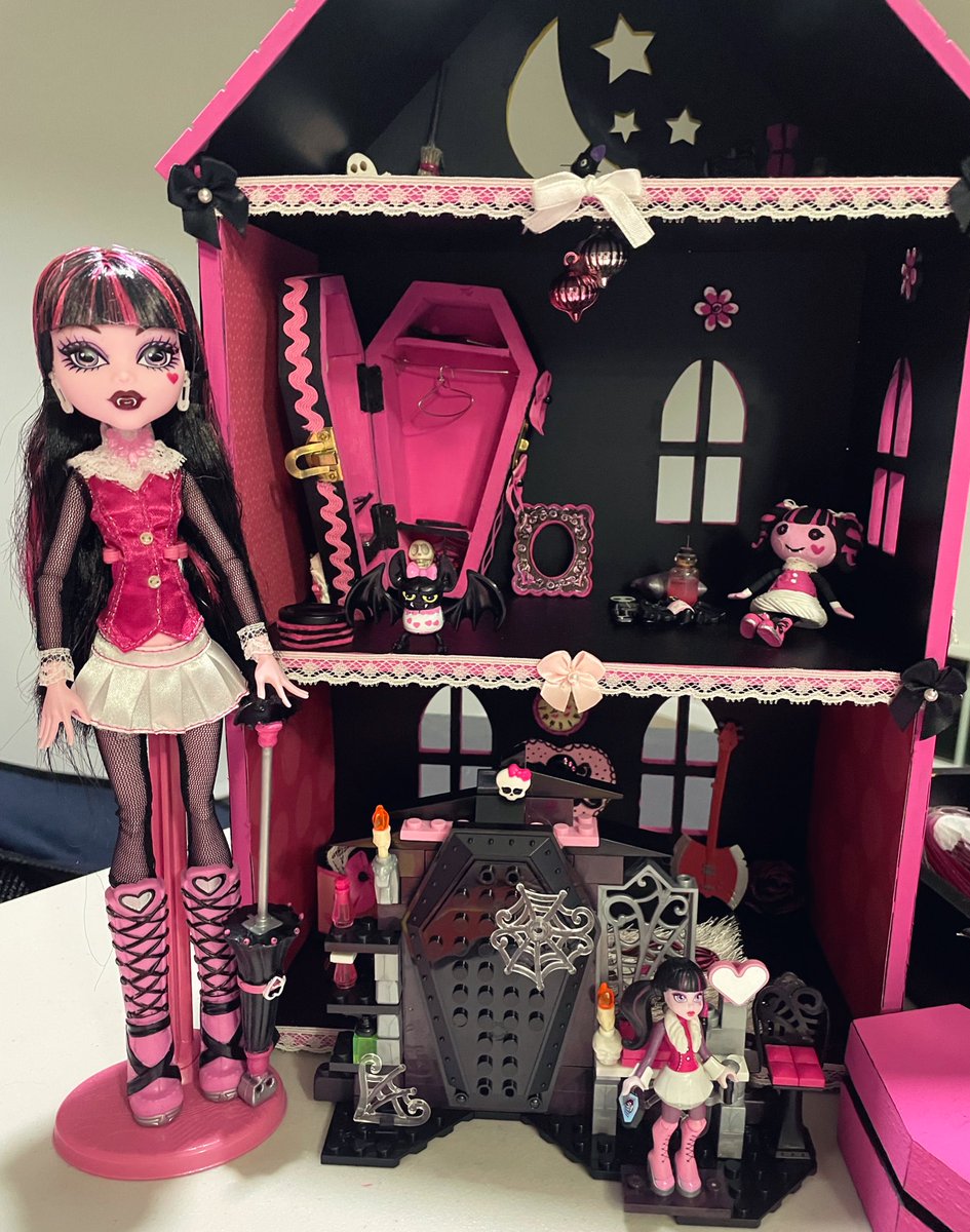 konekoscrypt's tweet photo. 🕸️🖤Doll Collector &amp; Cosplayer!🖤🕸️

💀#MonsterHigh Focused
🪦DIY Projects~ Room Decor &amp; Cosplay
🦇#Sanrio #Bratz #StudioGhibli
🎥Koneko Dolls #YouTube
📓@konekomimidoll on tiktok &amp; instagram

#konekosdollhouse #konekoscrypt https://t.co/lZ9OKLVqrv