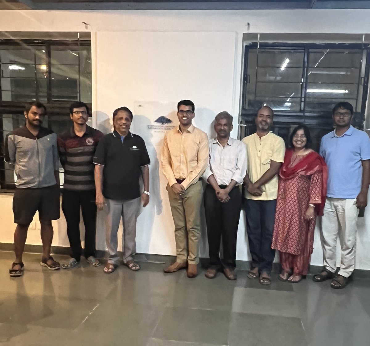 ponguru's tweet photo. Thanks Pankaj Kumawat #BTech #Classof2011 #IndianPoliceService #IPS 2011 #MadhyaPradesh cadre for stopping by. Was great interacting with you. Also in pic, Profs. {Suresh - P's thesis advisor, @PJNarayanan, Praveen}, Meenakshi & student representatives. #IIITHAlumniRock #ProfGiri https://t.co/X06w01Mnih