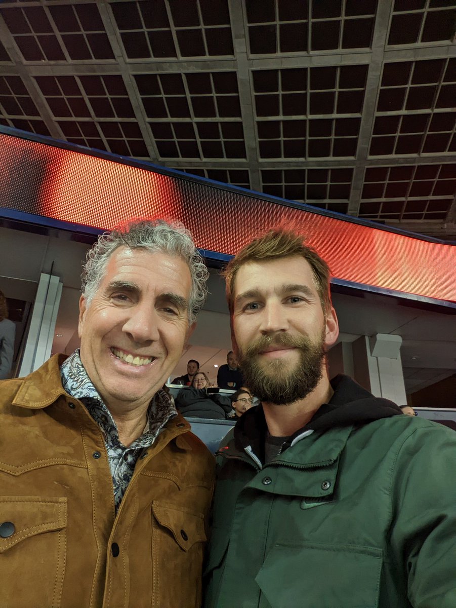 ryguy_00's tweet image. @JayOnSC I just met @CraigJButton at the Calgary Wranglers game tonight. What a true class act, has all the time for hockey fans that want to ask him questions and makes time for his fans. What a night. Please let Craig know on the next broadcast we appreciate him! #buttonbrigade