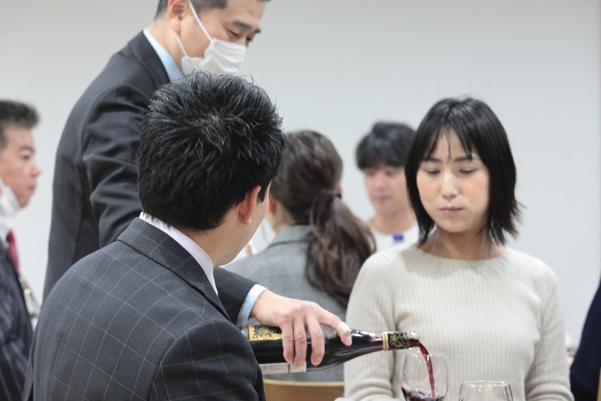 oneboxestate's tweet photo. 『ミシュラン獲得ソムリエが日常で楽しめるワインをご紹介！ワイン会』が開催されました
https://t.co/9DQqxyauj3

#ワイン会 #ボジョレー解禁 #不動産投資 #ワイン #onebox https://t.co/sPqaTY9mL7