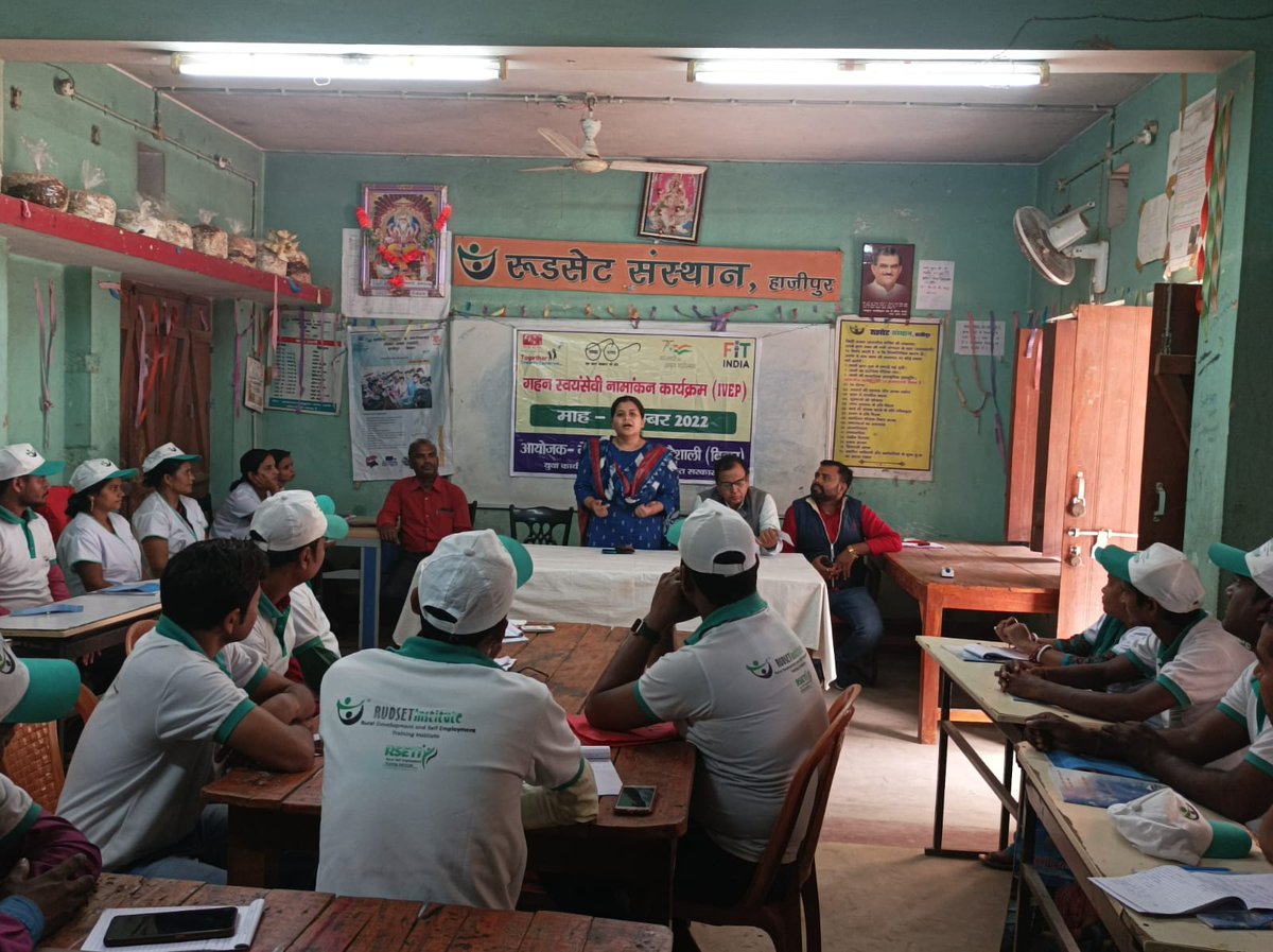 BiharNyks's tweet photo. Glimpses of the intensive volunteer enrollment program organized by the volunteers of NYK Vaishali.

#volunteers #enrollmentprogram

@ianuragthakur @Anurag_Office @YASMinistry @Nyksindia @_NSSIndia @NSSRDPATNA https://t.co/V7bFtqc9LE