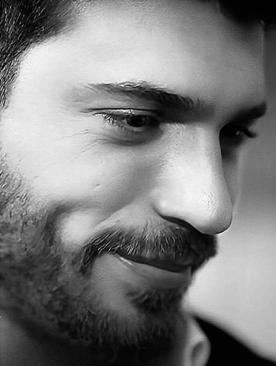 Aminek ma örülni tudnál, ne engedd, hogy a boldogságod nélkül suhanjon el.
*Léria Dipán*

Jó reggelt Rajongás 🌻
Örömteli szép napot 🥰

#CanYaman