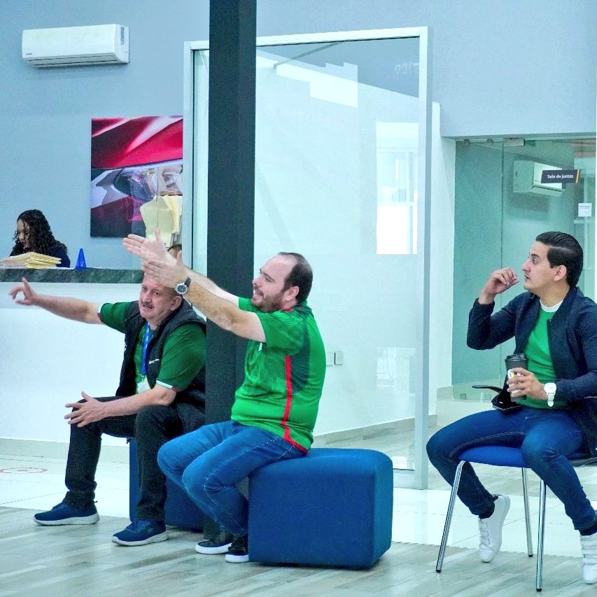 jhachescobar's tweet photo. Hoy tocó apoyar a México 🇲🇽 desde la casa del #CheyenneTeam. Para mi que este mundial llegamos al 5to partido. https://t.co/ygbDUijV5N