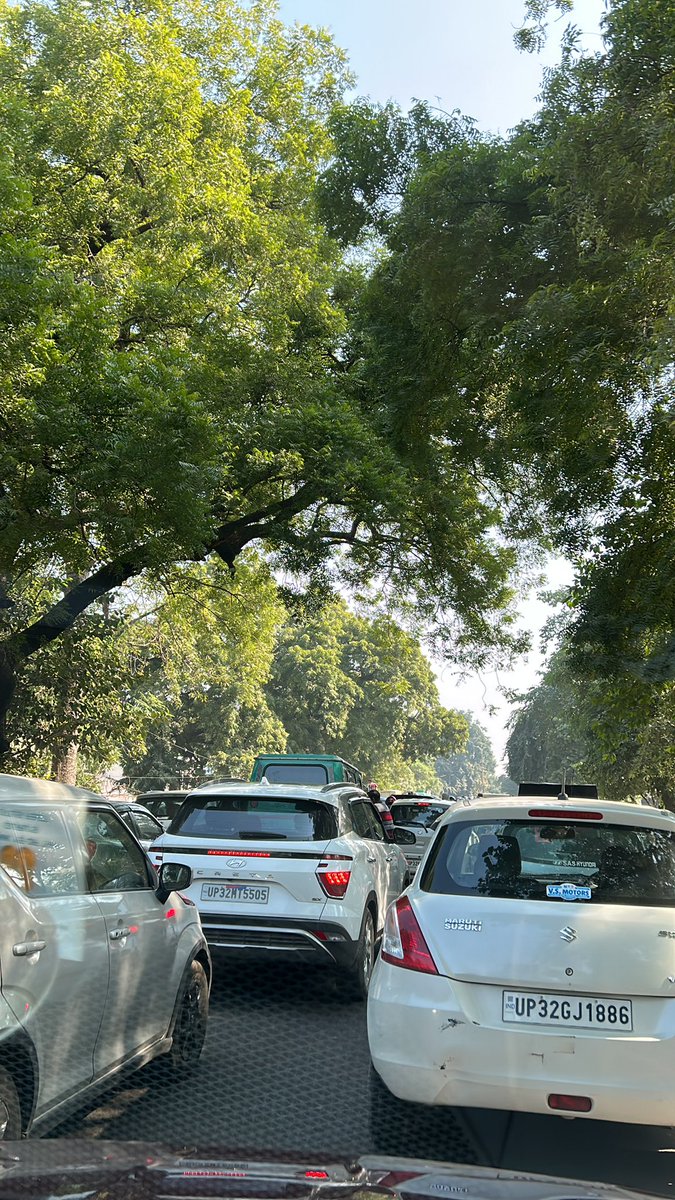 SinghTaneya's tweet photo. Almost every week there is a VIP visit that holds up traffic &amp; creates massive jams! And on top of that, @Uppolice is massively rude when asked questions about it. How is traffic hold up still allowed and why aren’t we provided alternative routes for movement @UPGovt ? https://t.co/OQMa3USYLd