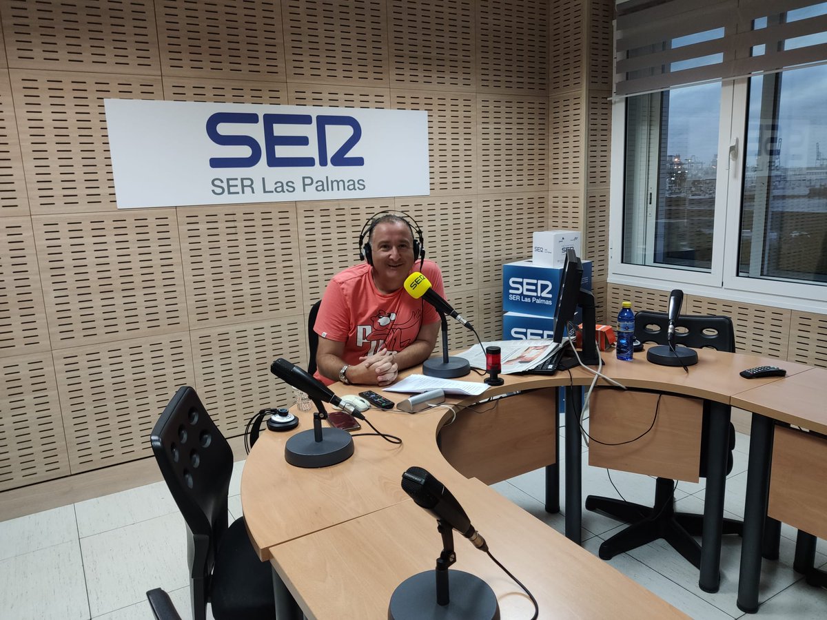 SER_LasPalmas's tweet photo. ¡Buenos días🌥️!A las 8AM empieza #HoyporHoyElDrago con @Evaristo_Q . Felicitamos a @borja_marrero por su #EstrellaVerde #GuiaMICHELIN2023 por #Muxgo 👏; hablamos @LUISCAMPOSJ del polémico Congreso de #SBDT; del traslado de la residencia Tarazona de #Guía y más.
¡Te esperamos! https://t.co/3ZnPoe8XDv