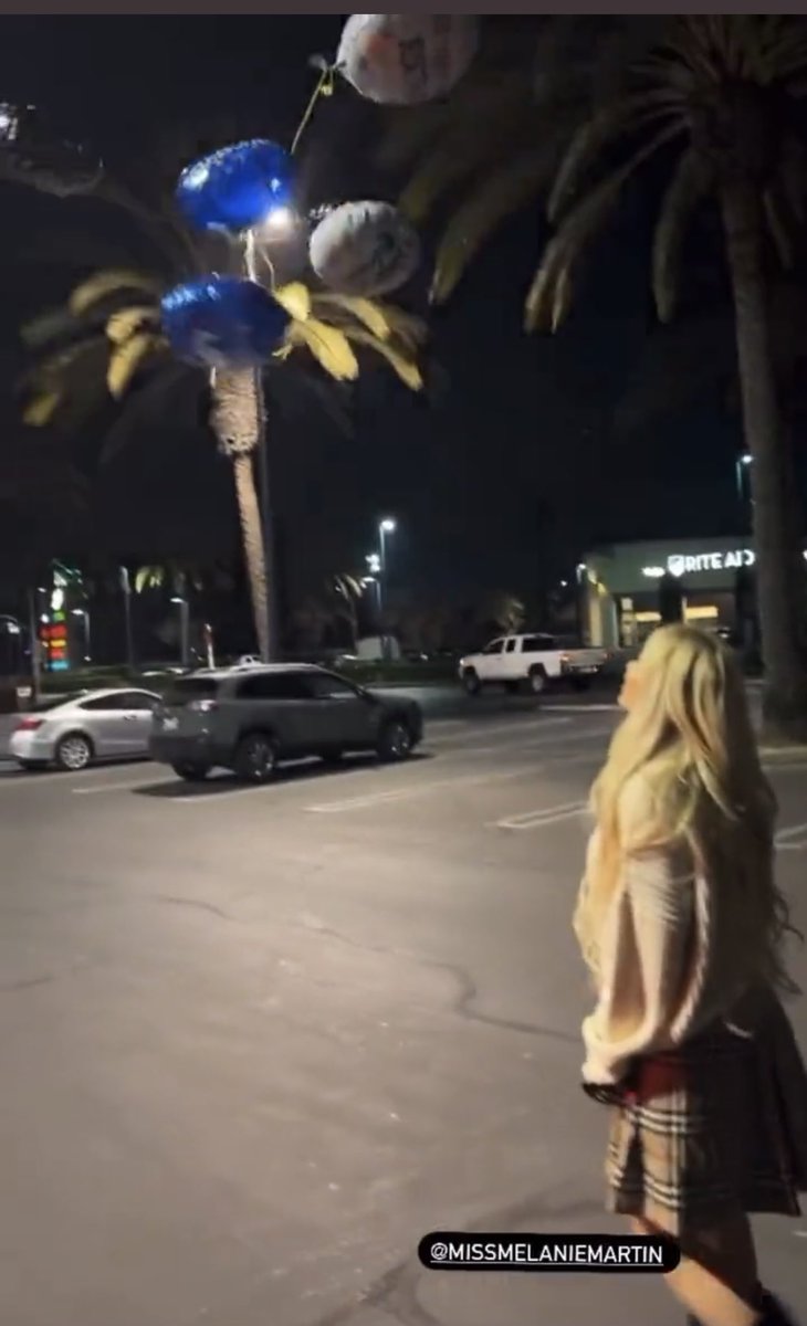 sniperftside's tweet image. Mel released P’s birthday balloons into the sky…if No1 doesn’t make a whole video calling her out…