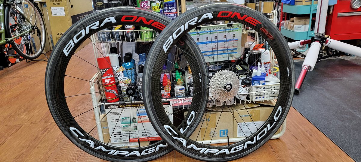 3196kintarou's tweet photo. チューブラーホイールは完成です。(^○^)
#カンパニョーロ
#BORAONE
#ボラワン
#チューブラー
#RUBINO
#ULTEGRA
#12速 https://t.co/r7mt26SI1H