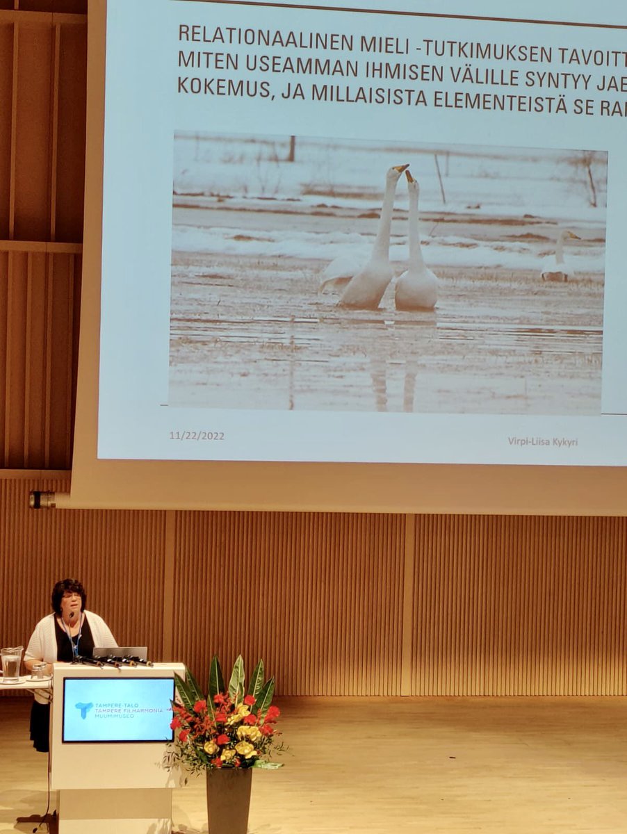 Kiitos relationaalinen mieli -tutkimusryhmälle! <a href="/VKykyri/">Virpi-Liisa Kykyri</a> Ihmisten välisen yhteyden syntymisen tutkimus on hienosäätöistä, tarkkaa ja erittäin mielenkiintoista. Tänään kuulemme siitä lisää Petra Nyman-Salosen kutsupuheenvuorossa #perheterapia2022 kongressissa.